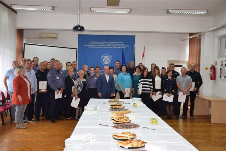 Slika \PU_V\vijesti\2021\Pohvaljeni djelatnici za Dan policije\DSC_0086.jpg